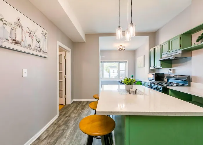 Logan Sq 4br - Free Parking - Near Nightlife & Dt Chicago