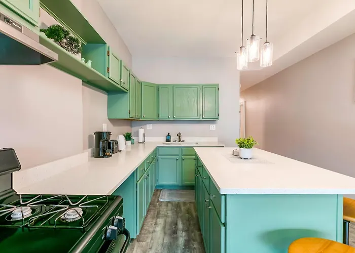 Logan Sq 4br - Free Parking - Near Nightlife & Dt Chicago