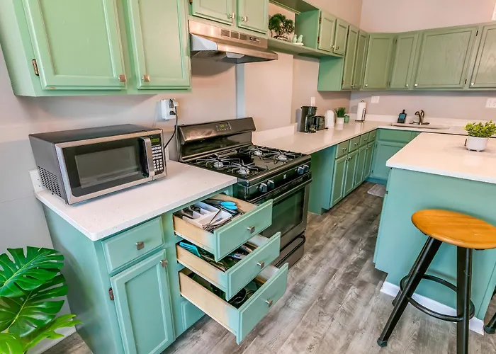 Logan Sq 4br - Free Parking - Near Nightlife & Dt