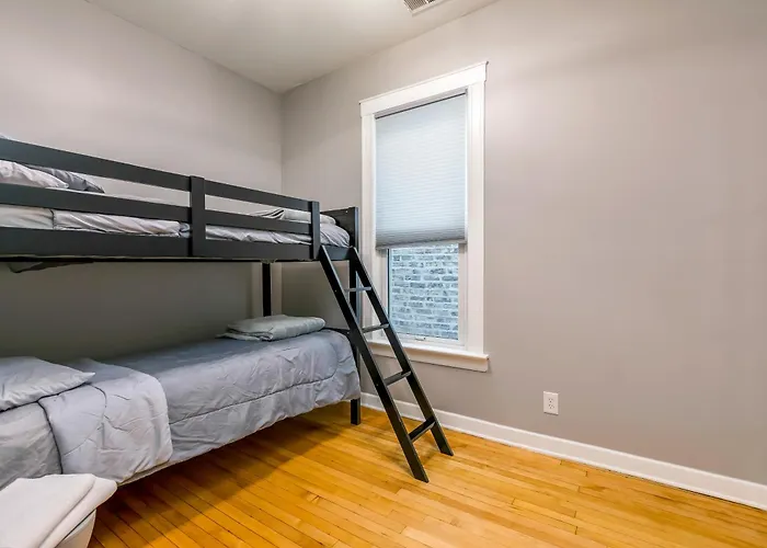 Logan Sq 4br - Free Parking - Near Nightlife & Dt Chicago
